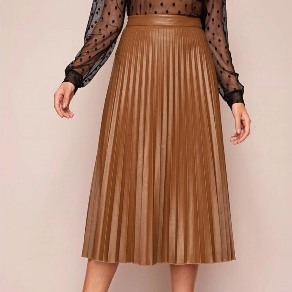 Accordion pleated vegan leather skirt camel brown - Picture 2 of 4